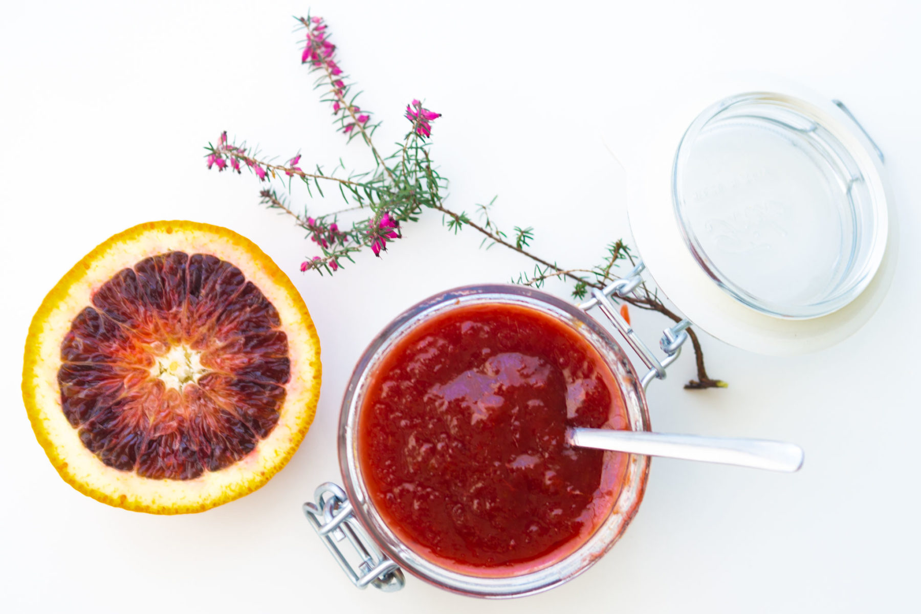 tarro con mermelada de naranja sanguina